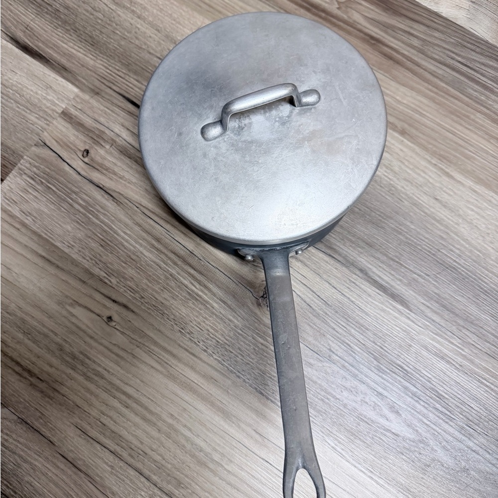 Magnalite cookware with lid